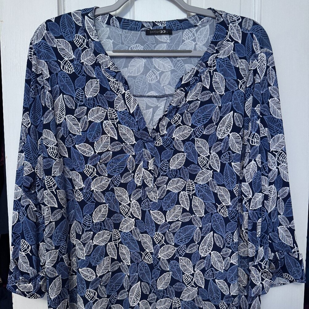 2X Navy and White, Clementa Split Neck Textured Knit Top